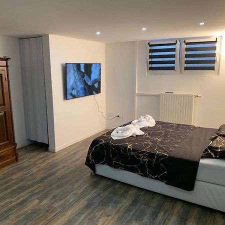 Studio 45M2 Tres Calme Village-Neuf ภายนอก รูปภาพ