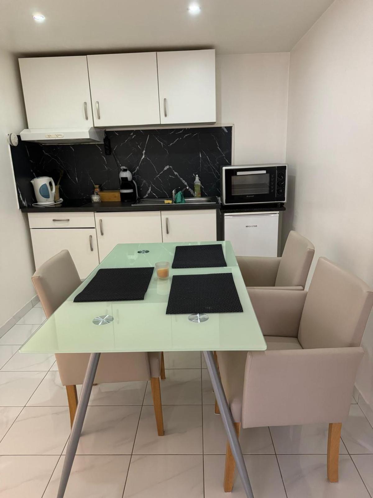 Studio 45M2 Tres Calme Village-Neuf ภายนอก รูปภาพ